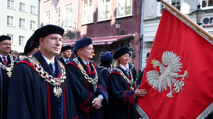 01.10.2022. Przemarsz ramach wydarzenia "Niech żyje nauka!", inaugurującego rok akademicki 2022/2023 na gdańskich uczelniach. PAP/Adam Warżawa