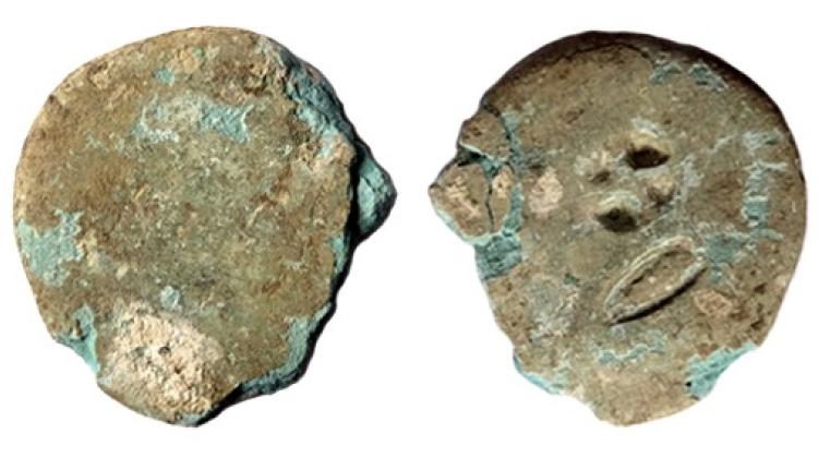 Znaleziona w Apsaros moneta syryjskiej Antiochii kontramarkowana przez legion X Fretensis. Źródło: Piotr Jaworski