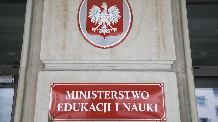 Warszawa, 09.04.2021. Ministerstwo Edukacji i Nauki budynek na  ul. Hożej. Fot. PAP/ Wojciech Olkuśnik