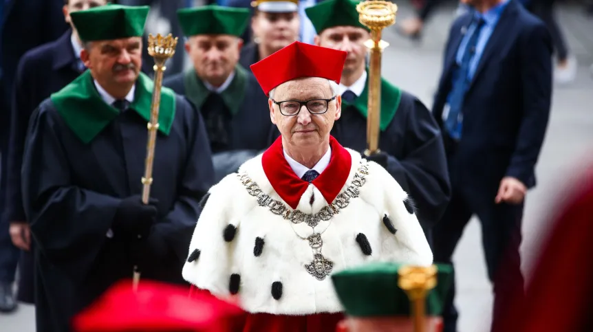 01.10.2023. Rektor UJ prof. dr hab. Jacek Popiel (C) podczas inauguracji nowego roku akademickiego na Uniwersytecie Jagiellońskim, najstarszej polskiej uczelni. PAP/Łukasz Gągulski