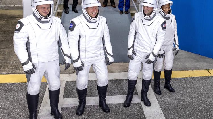Członkowie załogi NASA SpaceX Crew-8 (od lewej): kosmonauta rosyjski Aleksandr Griebionkin, astronauta NASA Michael Barratt, astronauta NASA Matthew Dominick, oraz astronautka NASA Jeanette Epps. Fot. EPA/PAP CRISTOBAL HERRERA-ULASHKEVICH 
