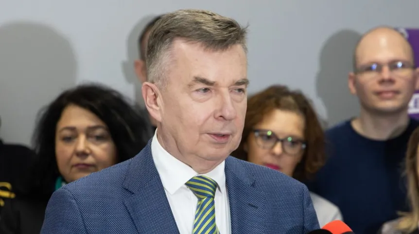 11.03.2024. Minister nauki i szkolnictwa wyższego Dariusz Wieczorek podczas konferencji prasowej w Akademii Mazowieckiej w Płocku. PAP/Szymon Łabiński