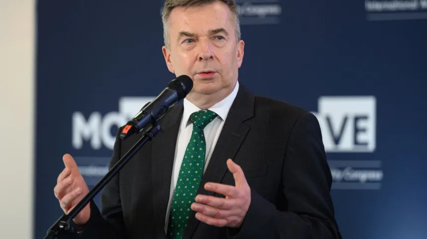 04.04.2024. Minister nauki i szkolnictwa wyższego Dariusz Wieczorek podczas inauguracji Międzynarodowego Kongresu Mobilności MOVE na terenie Międzynarodowych Targów Poznańskich. PAP/Jakub Kaczmarczyk