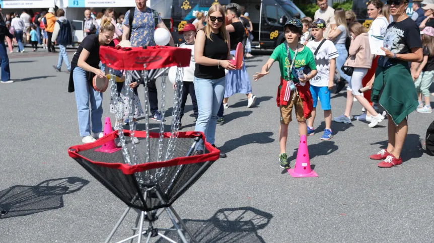 Piknik Naukowy Polskiego Radia i Centrum Nauki Kopernik na Stadionie PGE Narodowym w Warszawie (rg/doro) PAP/Rafał Guz