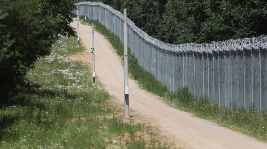 Krynki, 25.06.2023. Zapora na granicy polsko-białoruskiej w miejscowości Krynki, 25 bm.  (sko) PAP/Artur Reszko