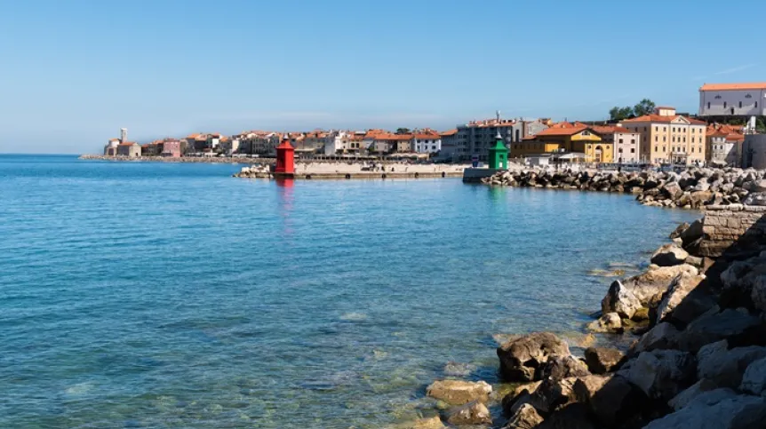 Widok na Piran, miejscowość na wybrzeżu Adriatyku (Słowenia); Adobe Stock