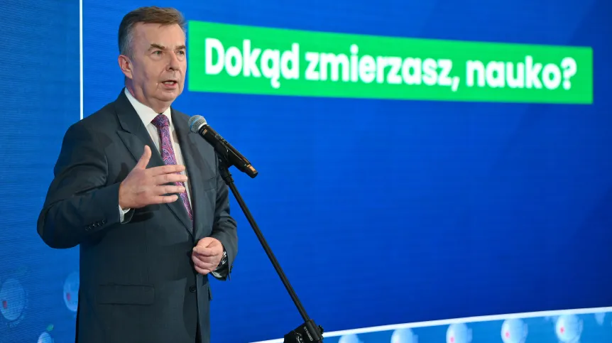 04.09.2024. Minister nauki i szkolnictwa wyższego Dariusz Wieczorek podczas konferencji w ramach XXXIII Forum Ekonomicznego w Karpaczu. PAP/Maciej Kulczyński