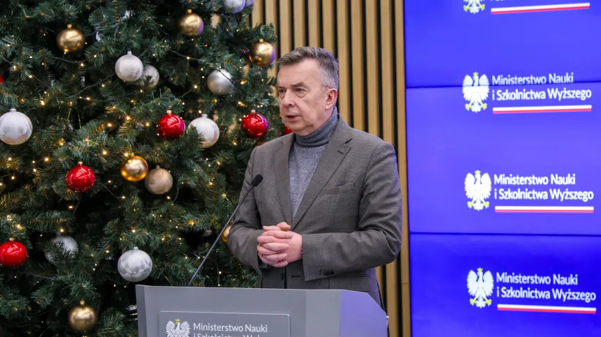 13.12.2024. Minister nauki Dariusz Wieczorek na konferencji prasowej w siedzibie Ministerstwa Nauki i Szkolnictwa Wyższego w Warszawie, 13 bm. Temat spotkania: podsumowanie roku działań resortu.  PAP/Paweł Supernak