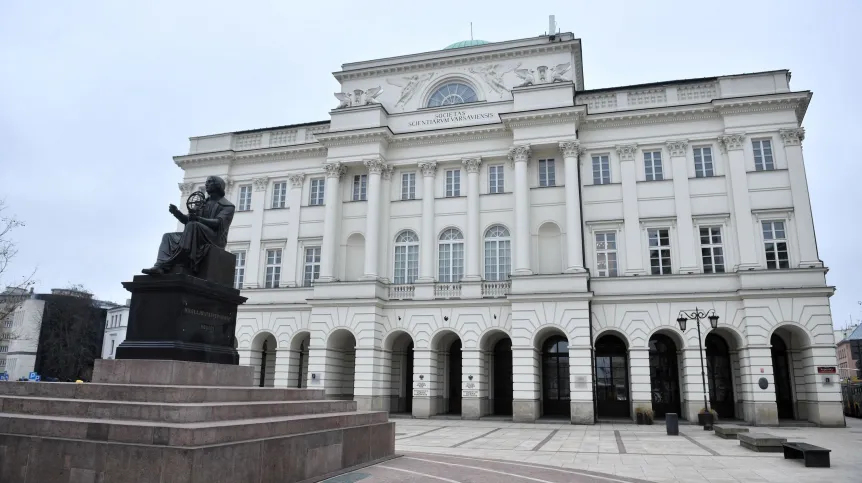 07.04.2021. Pałac Staszica w Warszawie, siedziba Polskiej Akademii Nauk. PAP/Radek Pietruszka