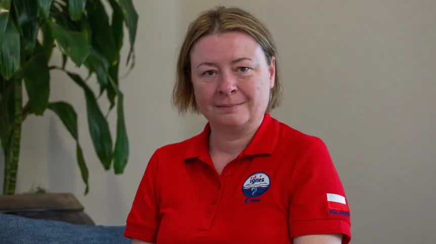 08.06.2025. Dyrektor Departamentu Strategii i Współpracy Międzynarodowej w Polskiej Agencji Kosmicznej, kierownik misji Ignis dr Aleksandra Bukała podczas sesji zdjęciowej dla PAP, 8 bm. w Cocoa Beach. 10 czerwca z Centrum Kosmicznego im. Johna F. Kennedy’ego rakieta Falcon 9 wyniesie na Międzynarodową Stację Kosmiczną (ISS) kapsułę Dragon z czworgiem astronautów misji Axiom-4 (Ax-4). Będą to: Peggy Whitson (USA) – dowódczyni, Sławosz Uznański-Wiśniewski (Polska/ESA) – specjalista, Shubhanshu Shukla (Indie) – pilot oraz Tibor Kapu (Węgry) – specjalista. (sko) PAP/Leszek Szymański