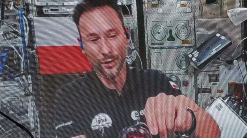 Łódź, 02.07.2025. Przebywający na Międzynarodowej Stacji Kosmicznej polski astronauta Sławosz Uznański-Wiśniewski. PAP/Marian Zubrzycki