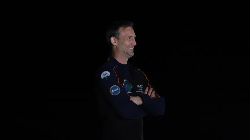 Floryda, 25.06.2025. Na zdjęciu z 24 bm. Sławosz Uznański-Wiśniewski podczas pożegnania astronautów w Centrum Kosmicznym Johna F. Kennedy’ego na przylądku Canaveral w amerykańskim stanie Floryda. PAP/Leszek Szymański
