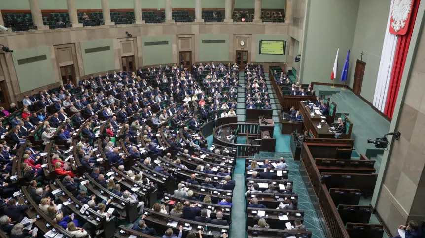 Posłowie na sali plenarnej Sejmu w Warszawie (doro) PAP/Tomasz Gzell