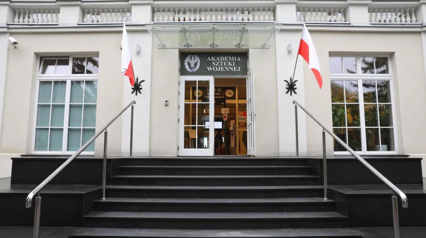 17.09.2021. Siedziba Akademii Sztuki Wojennej w Warszawie. PAP/Albert Zawada