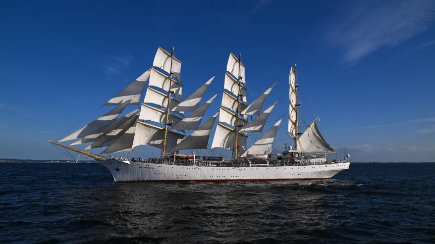 05.08.2024. Żaglowiec Dar Młodzieży. PAP/Marcin Bielecki