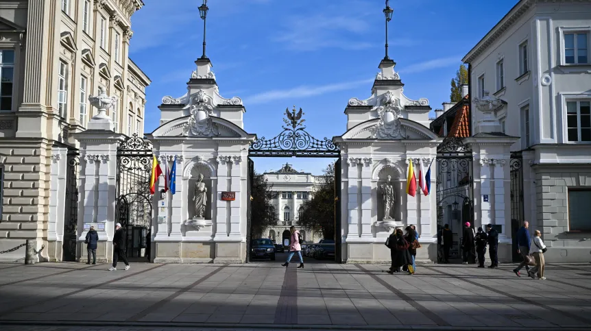 Warszawa, 05.11.2025. Brama Główna Uniwersytetu Warszawskiego. PAP/Przemysław Piątkowski