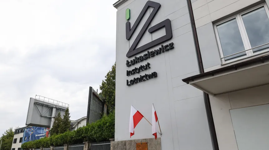 Warszawa, 08.08.2025. Budynek Sieci Badawczej Łukasiewicz – Instytut Lotnictwa. Fot. PAP/Albert Zawada