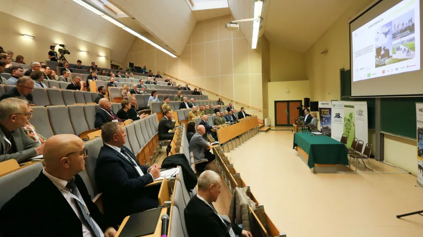 Zielona Góra, 02.03.2026. Międzynarodowa konferencja naukowo-techniczna "Inżynieria bezpieczeństwa cywilnego w warunkach zagrożeń bojowych UAV", 2 bm. w Instytucie Inżynierii Mechanicznej Uniwersytetu Zielonogórskiego. (amb) PAP/Lech Muszyński