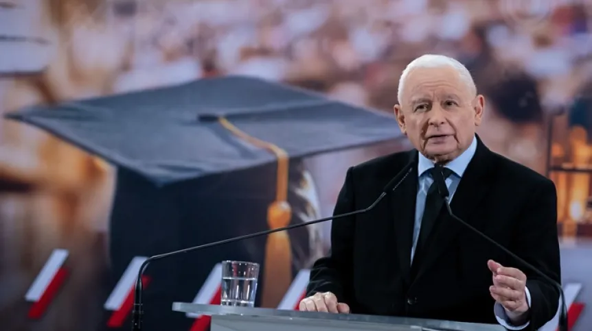 Prezes PiS Jarosław Kaczyński przemawia podczas organizowanego przez PiS wydarzenia „Myśląc Polska – Alternatywa 2.0: „Silna Nauka- Suwerenna Polska" w Audytorium Novum PB, 11 bm. (aldg) PAP/Agnieszka Bielecka