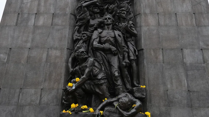 21.04.2024. Pomnik Bohaterów Getta w Warszawie. PAP/Paweł Supernak
