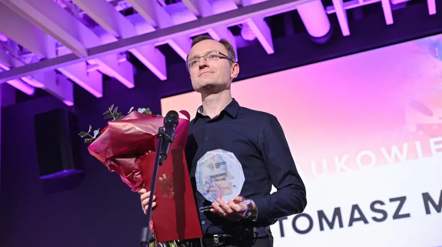 11.12.2024. Matematyk dr Tomasz Miller podczas gali finałowej 20. edycji konkursu Popularyzator Nauki 2024 w Warszawie. PAP/Marcin Obara