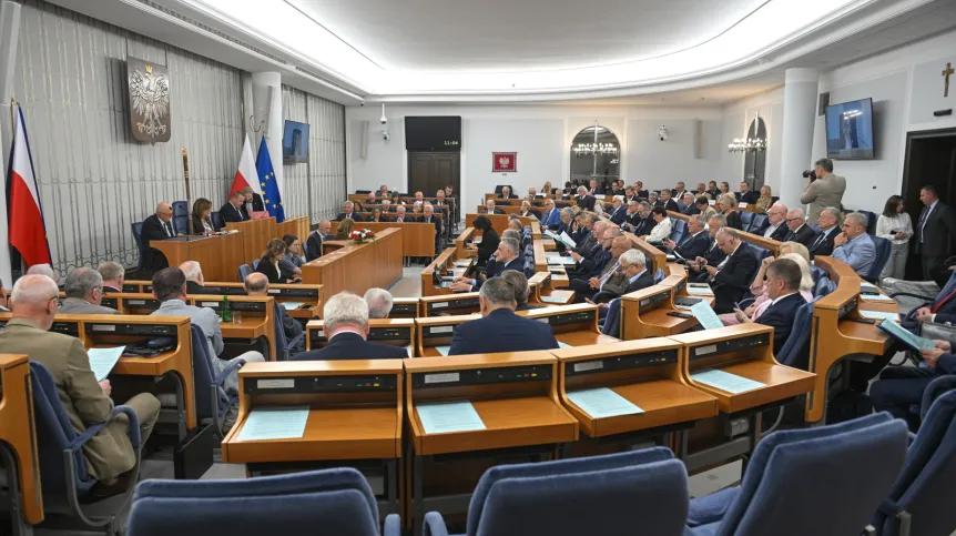 Warszawa, 06.05.2026. Senatorowie na sali obrad izby. PAP/Marcin Obara