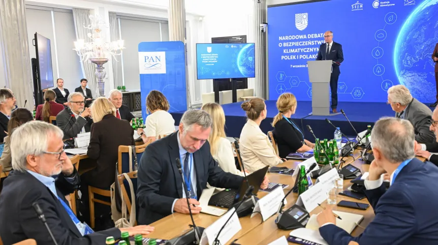 Warszawa, 07.09.2026. Marszałek Sejmu Włodzimierz Czarzasty podczas narodowej debaty o bezpieczeństwie klimatycznym Polek i Polaków w Sejmie, 7 bm. Debata organizowana jest m.in. przez Komitet ds. Kryzysu Klimatycznego Polskiej Akademii Nauk. PAP/Radek Pietruszka