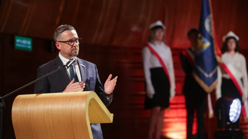 Katowice, 30.09.2026. Minister nauki i szkolnictwa wyższego Marcin Kulasek podczas Międzyuczelnianej inauguracji roku akademickiego 2026/2027 w sali koncertowej Narodowej Orkiestry Symfonicznej Polskiego Radia w Katowicach. PAP/Jarek Praszkiewicz