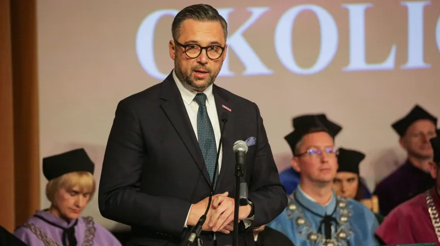 02.10.2026. Minister nauki i szkolnictwa wyższego Marcin Kulasek podczas inauguracji roku akademickiego 2026/27 na Uniwersytecie Warmińsko-Mazurskim w Olsztynie. PAP/Tomasz Waszczuk