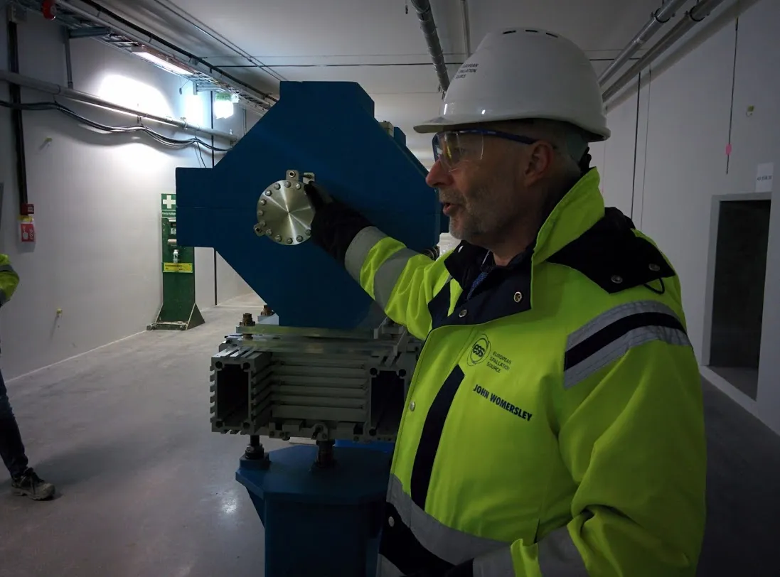 Dyrektor ESS  John Womersley w tunelu, w którym niebawem zostanie uruchomiony akcelerator cząstek.. Fot. S. Zdziebłowski/PAP-Nauka w Polsce