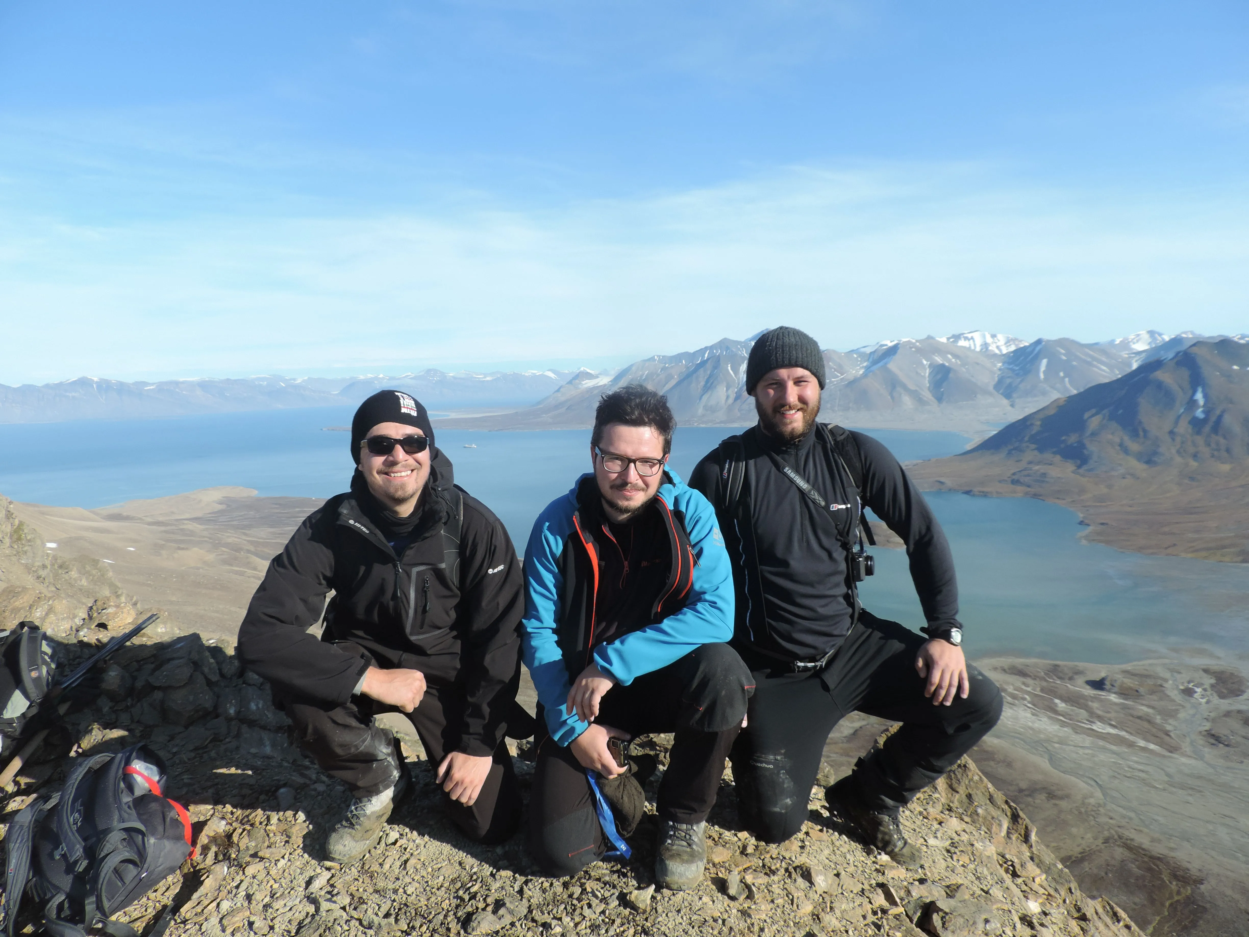 Zespól badawczy dr Strzeleckiego w trakcie prac terenowych na Spitsbergenie finansowanych przez FNP. Źródło: Mateusz Strzelecki 