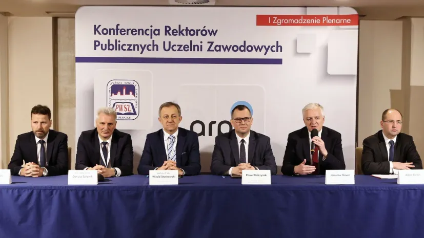 (L-P) Dr hab. n. med. Maciej Słodki, rektor PWSIiP w Łomży prof. Dariusz Surowik, rektor Państwowej Wyższej Szkoły Zawodowej im. rtm. Witolda Pileckiego w Oświęcimiu prof. zw. dr hab. Witold Stankowski, wiceprezes Zarządu Agencji Rozwoju Przemysłu S.A. Paweł Kolczyński, wicepremier, minister nauki i szkolnictwa wyższego Jarosław Gowin, wicemarszałek Senatu Adam Bielan. Fot. PAP/  PAP/Piotr Augustyniak 21.03.2019