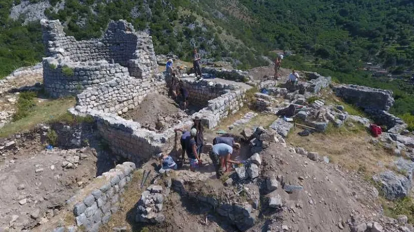 Archeolodzy pracują na wyniesieniu wzgórza. Fot. M. Lemke