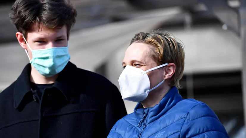Szczecin, 27.02.2021. Mieszkańcy Szczecina w maseczkach, (mb/awol) PAP/Marcin Bielecki