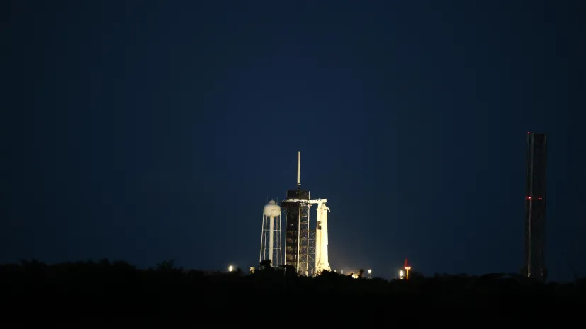 Floryda, 25.06.2025. Trwają przygotowania do wystrzelenia rakiety Falcon 9 z kapsułą Crew Dragon, która w ramach misji Axiom-4 ma zabrać czwórkę astronautów, w tym Sławosza Uznańskiego-Wiśniewskiego na Międzynarodową Stację Kosmiczną (ISS). PAP/Leszek Szymański
