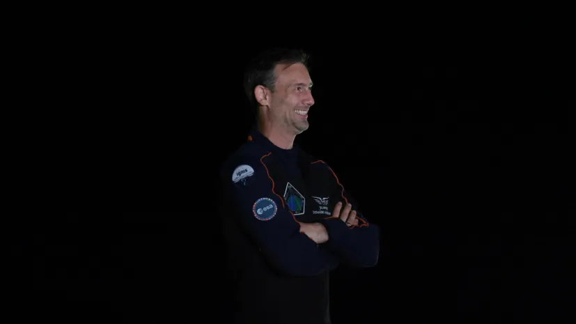 25.06.2025. Na zdjęciu z 24 bm. Sławosz Uznański-Wiśniewski podczas pożegnania astronautów w Centrum Kosmicznym Johna F. Kennedy’ego na przylądku Canaveral w amerykańskim stanie Floryda. Trwają przygotowania do wystrzelenia rakiety Falcon 9 z kapsułą Crew Dragon, która w ramach misji Axiom-4 ma zabrać czwórkę astronautów, w tym Sławosza Uznańskiego-Wiśniewskiego na Międzynarodową Stację Kosmiczną (ISS). PAP/Leszek Szymański
