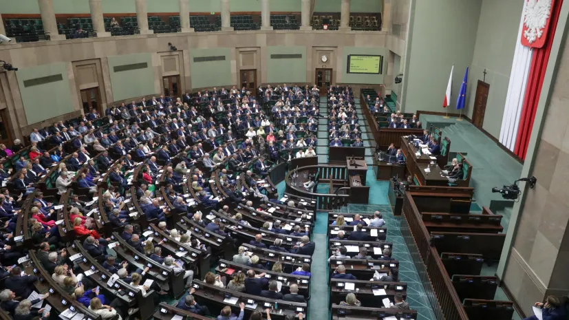 Posłowie na sali plenarnej Sejmu w Warszawie (doro) PAP/Tomasz Gzell