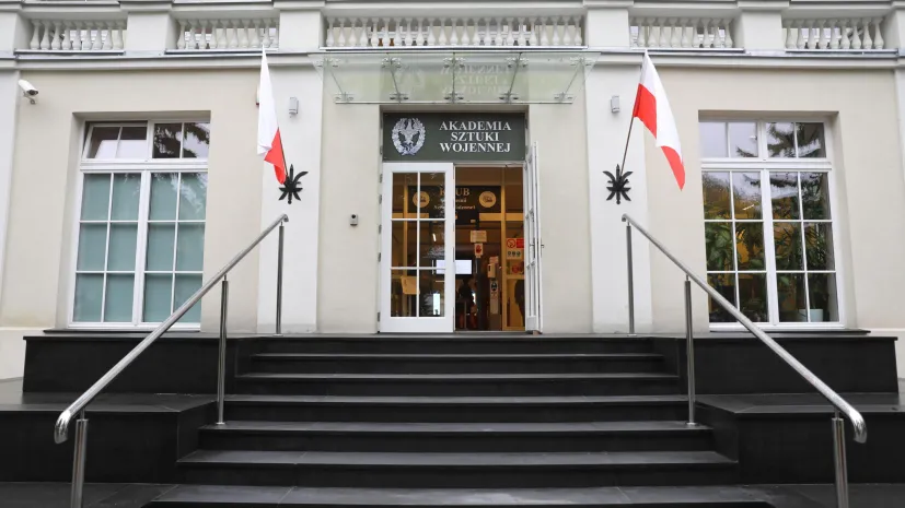 17.09.2021. Siedziba Akademii Sztuki Wojennej w Warszawie. PAP/Albert Zawada