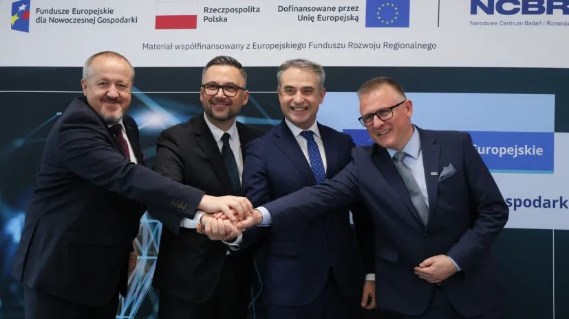 Warszawa, 17.10.2025. Wicepremier, minister cyfryzacji Krzysztof Gawkowski (2P), minister nauki i szkolnictwa wyższego Marcin Kulasek (2L), p.o. prezesa PARP Krzysztof Gulda (P) i dyrektor Narodowego Centrum Badań i Rozwoju prof. dr hab. inż. Jerzy Małachowski (L) podczas konferencji prasowej nt. "Technologie krytyczne dla Polski i Unii Europejskiej. Program STEP na rzecz strategicznych innowacji", 17 bm. w Narodowym Centrum Badań i Rozwoju w Warszawie. (sko) PAP/Paweł Supernak