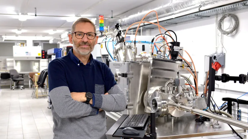 Prof. Robert Bogdanowicz we FutureLAB, laboratorium nowych materiałów, sensorów i systemów bezprzewodowych PG. Fot. Krzysztof Krzempek / Politechnika Gdańska