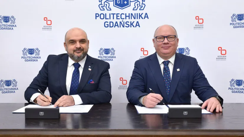 Politechnika Gdańska i RADMOR łączą siły. Na zdjęciu od prawej prof. Krzysztof Wilde, Rektor Politechniki Gdańskiej oraz Bartłomiej Zając, prezes spółki RADMOR fot. Krzysztof Krzempek/PG