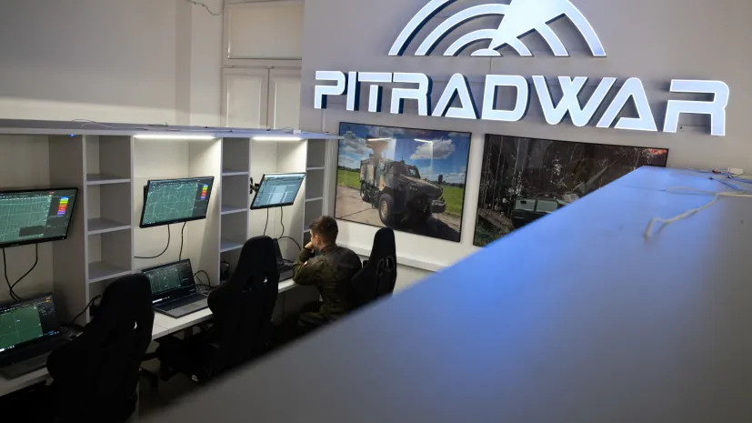 Dęblin, 02.03.2026. Nowo otwarte Laboratorium Kierowania Ogniem Obrony Przeciwlotniczej, wyposażone w zaawansowane systemy dowodzenia C2, w tym systemy ZENIT (z programu Narew) oraz Pilica, 2 bm. w Lotniczej Akademii Wojskowej w Dęblinie. W LAW zainaugurowano Międzynarodowy Semestr Obrony Powietrznej (International Air Defence Semester – IADS). (sko) PAP/Karol Zienkiewicz