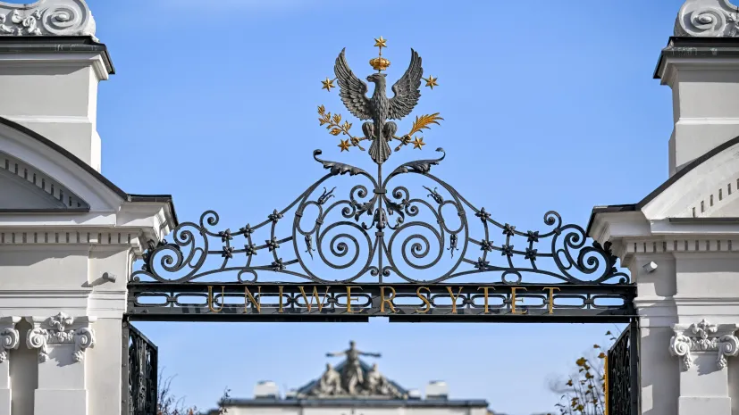 Warszawa, 05.11.2025. Brama Główna Uniwersytetu Warszawskiego, 5 bm. (pp/mgut) PAP/Przemysław Piątkowski