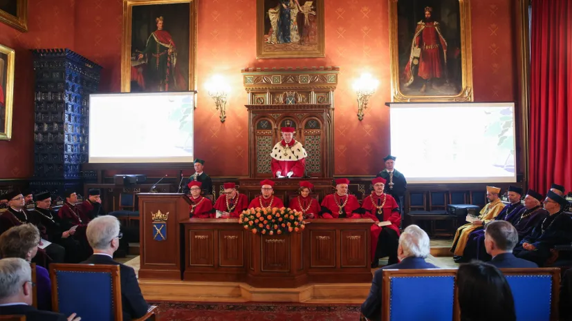 Kraków, 12.05.2026. Rektor UJ prof. Piotr Jedynak (C) na uroczystym posiuedzeniu Senatu uczelni w Krakowie, 12 bm. Trwają obchody 662. rocznicy założenia Uniwersytetu Jagiellońskiego. PAP/Łukasz Gągulski