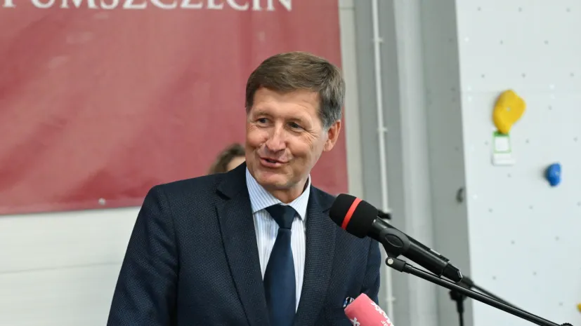 09.06.2026. Rektor Pomorskiego Uniwersytetu Medycznego w Szczecinie prof. dr hab. n. med. Leszek Domański na oficjalnym oddaniu do użytku Centrum Egzaminów Testowych oraz nowoczesnej hali Studium Wychowania Fizycznego i Sportu na Pomorskim Uniwersytecie Medycznym w Szczecinie, 9 bm. Oba obiekty podnoszą jakość kształcenia i wzmacniają infrastrukturę uczelni, tworząc jeszcze lepsze warunki do nauki, egzaminowania i rozwoju studentów. (ad) PAP/Marcin Bielecki
